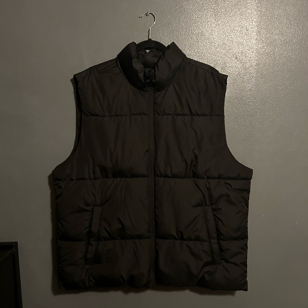 All black puffer vest